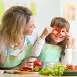 enfant mange légumes